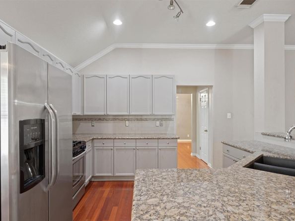 7124 Quimper LN, Austin TX 78749