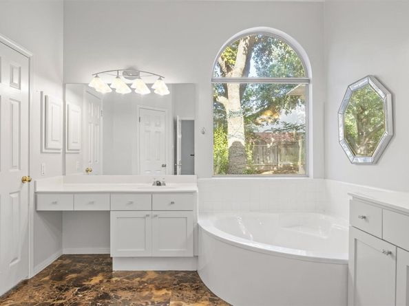 7124 Quimper LN, Austin TX 78749