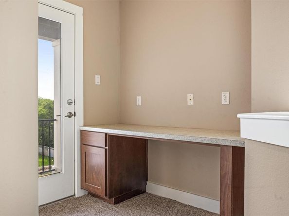 2621 Witsome LOOP, Austin TX 78741