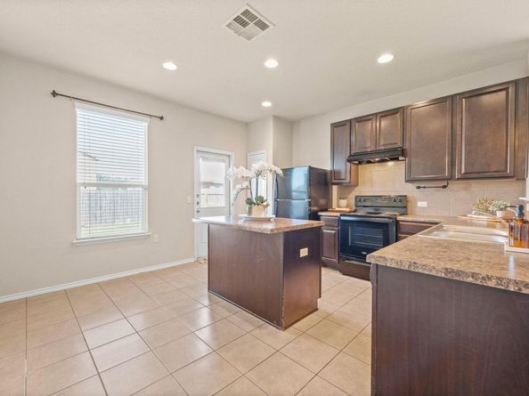 5704 Levenwood LN, Austin TX 78724