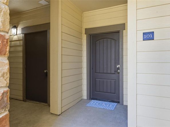 17700 Edgewood WAY 101, Jonestown TX 78645