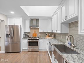 260 Weeping Willow Lane, Fairfield CT 06825