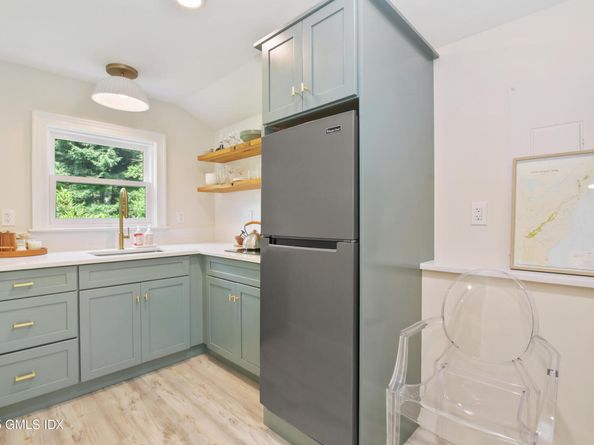19 Skymeadow Drive, Stamford CT 06903