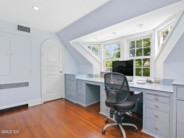 105 Woodside Drive, Greenwich CT 06830