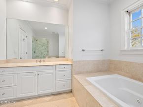147 Holly Hill Lane 2, Greenwich CT 06830