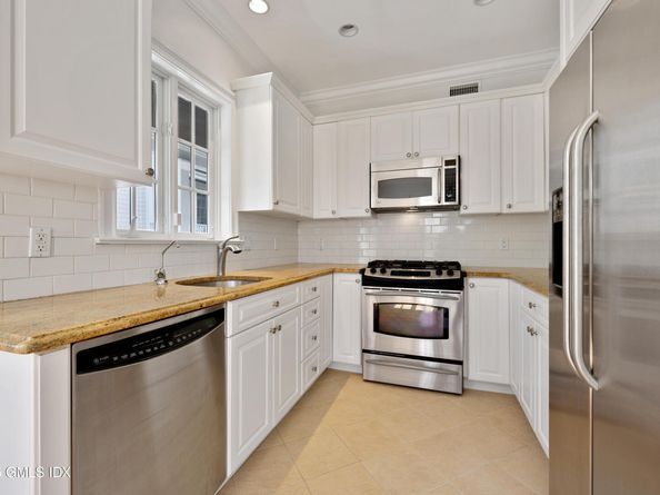147 Holly Hill Lane 2, Greenwich CT 06830