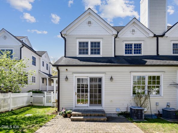 147 Holly Hill Lane 2, Greenwich CT 06830
