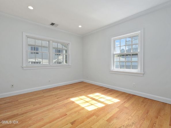 147 Holly Hill Lane 2, Greenwich CT 06830