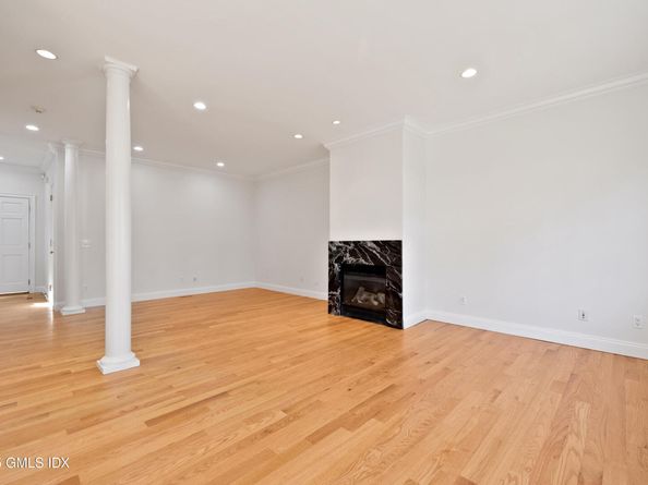 147 Holly Hill Lane 2, Greenwich CT 06830