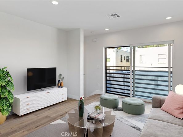 1726 Menlo Avenue, Los Angeles CA 90006