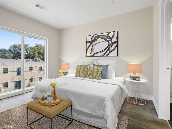 1726 Menlo Avenue, Los Angeles CA 90006