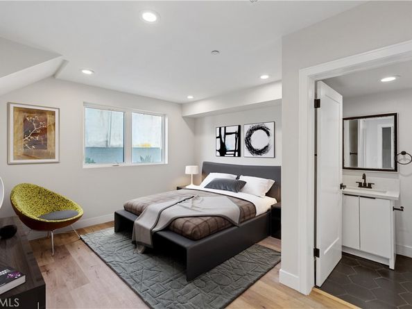 1726 Menlo Avenue, Los Angeles CA 90006