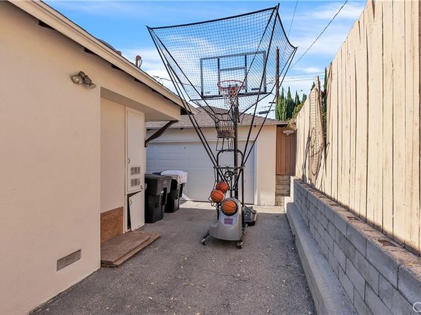 919 E Delaware Road, Burbank CA 91504