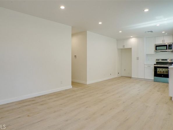 5903 Bonsallo Avenue, Los Angeles CA 90044