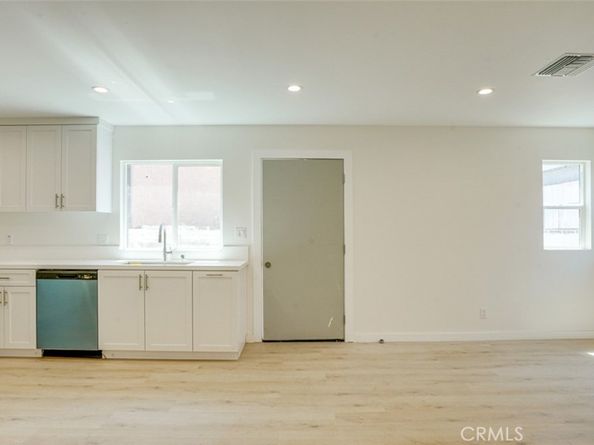 5903 Bonsallo Avenue, Los Angeles CA 90044