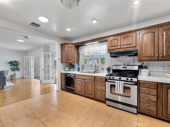 10202 Roscoe Boulevard, Sun Valley CA 91352