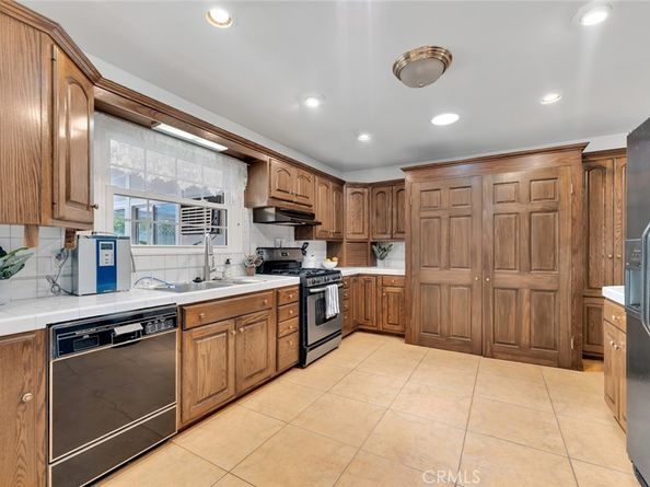 10202 Roscoe Boulevard, Sun Valley CA 91352