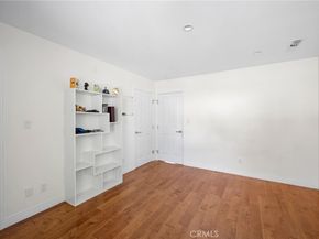 2040 W Kenneth Road, Glendale CA 91201