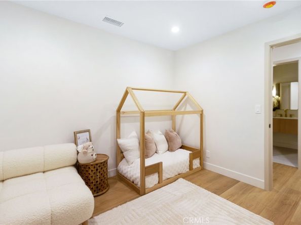 3776 West Boulevard, Los Angeles CA 90016