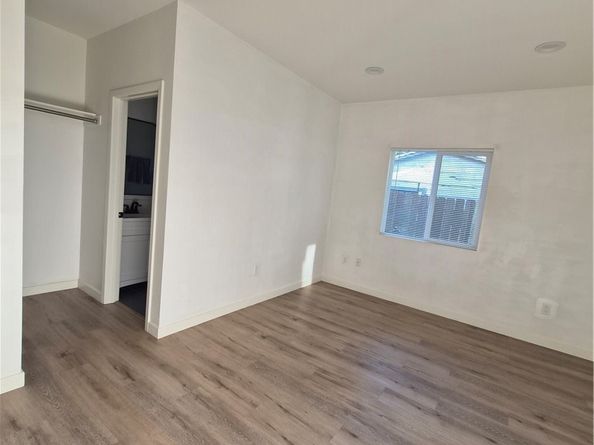 8718 Menlo Ave, Los Angeles CA 90044