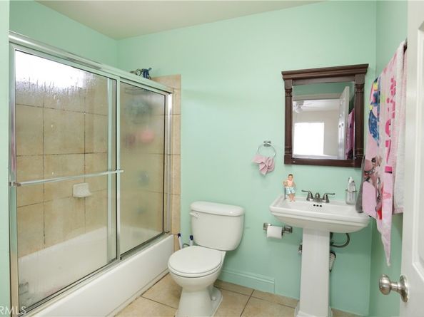 8718 Menlo Ave, Los Angeles CA 90044