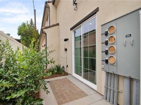 872 W Walnut Avenue A, Monrovia CA 91016