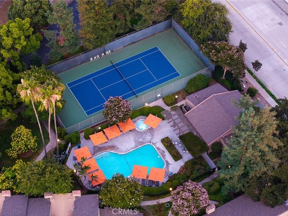 495 W WALNUT Street, Pasadena CA 91103