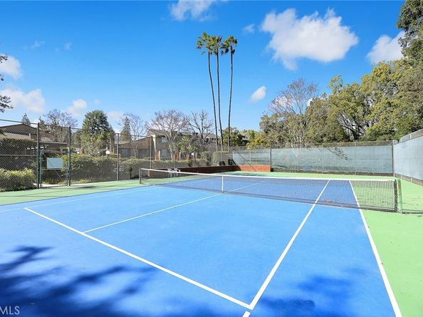 495 W WALNUT Street, Pasadena CA 91103