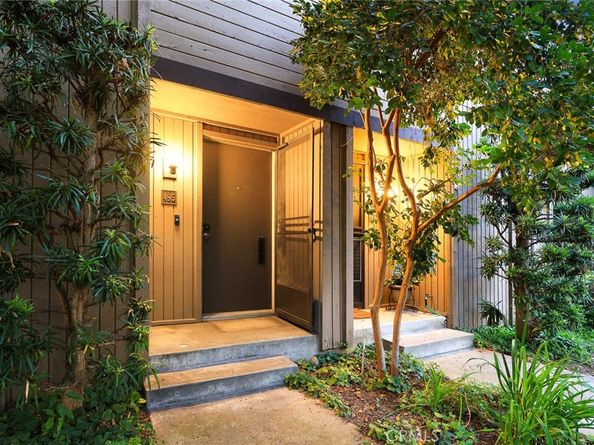 495 W WALNUT Street, Pasadena CA 91103