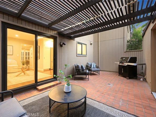 495 W WALNUT Street, Pasadena CA 91103