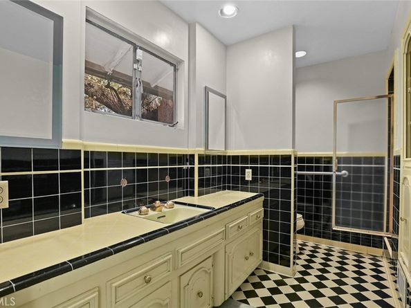 1127 W Foothill Boulevard, Arcadia CA 91006