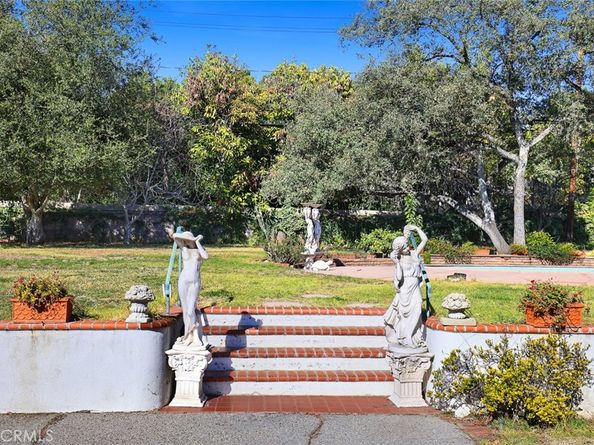 1127 W Foothill Boulevard, Arcadia CA 91006