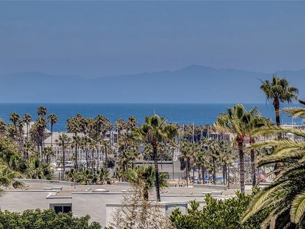 510 The Village 203, Redondo Beach CA 90277
