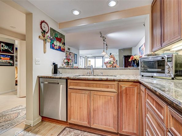 510 The Village 203, Redondo Beach CA 90277