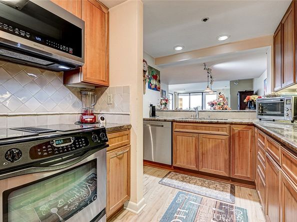 510 The Village 203, Redondo Beach CA 90277