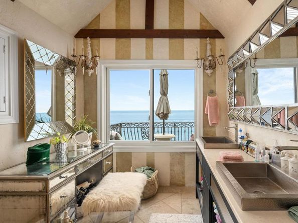 200 Neptune Avenue, Encinitas CA 92024