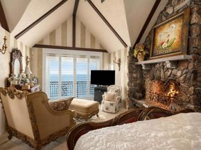 200 Neptune Avenue, Encinitas CA 92024