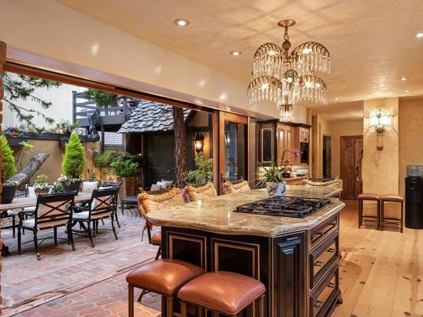 200 Neptune Avenue, Encinitas CA 92024