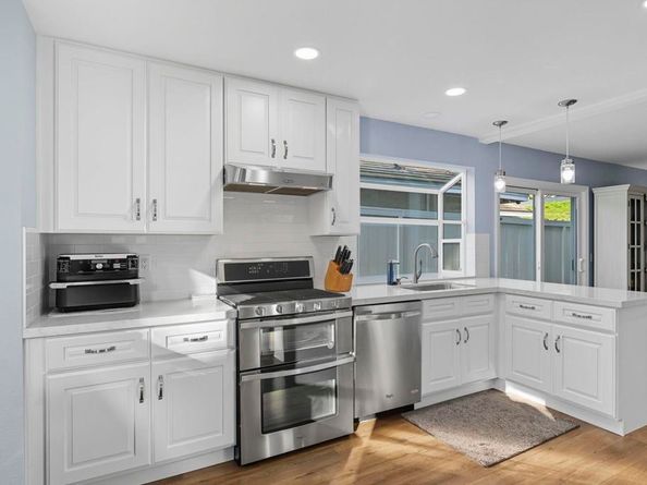 7925 Calle Madrid, Carlsbad CA 92009