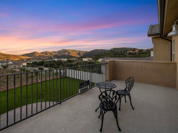 2964 Hayloft Place, Escondido CA 92029