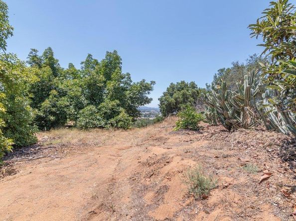 3135 E Valley Parkway, Escondido CA 92027