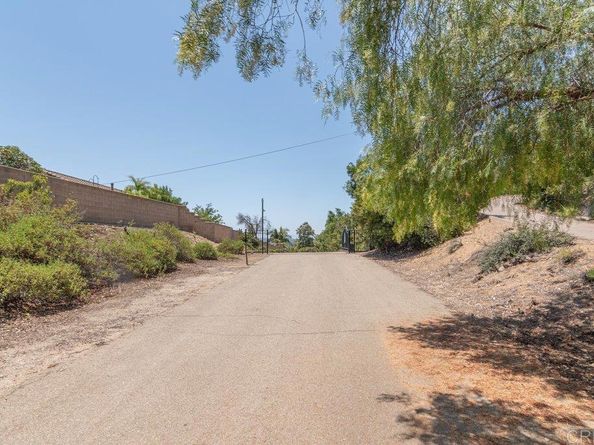 3135 E Valley Parkway, Escondido CA 92027