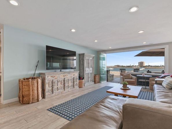 2812 Bayside Walk, San Diego CA 92109