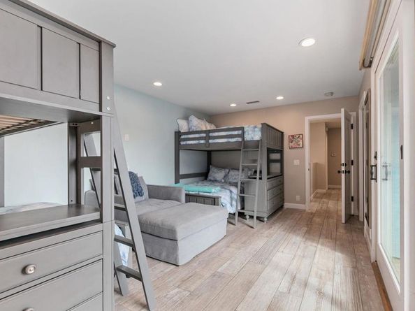 2812 Bayside Walk, San Diego CA 92109