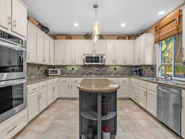 1122 Via Vera Cruz, San Marcos CA 92078