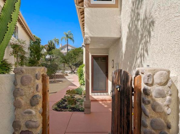 4989 Corte Playa Encino, San Diego CA 92124