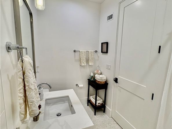 2621 Gates Avenue B, Redondo Beach CA 90278
