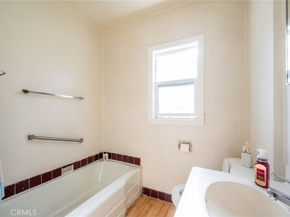 7427 S Hoover Street, Los Angeles CA 90044