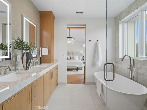 2904 Palm Avenue, Manhattan Beach CA 90266