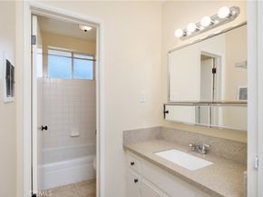 4055 W 129th St, Hawthorne CA 90250